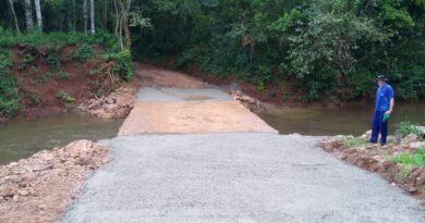 Secretaria Municipal de Obras realiza concretagem nas cabeceiras da Ponte Baixa do Laju