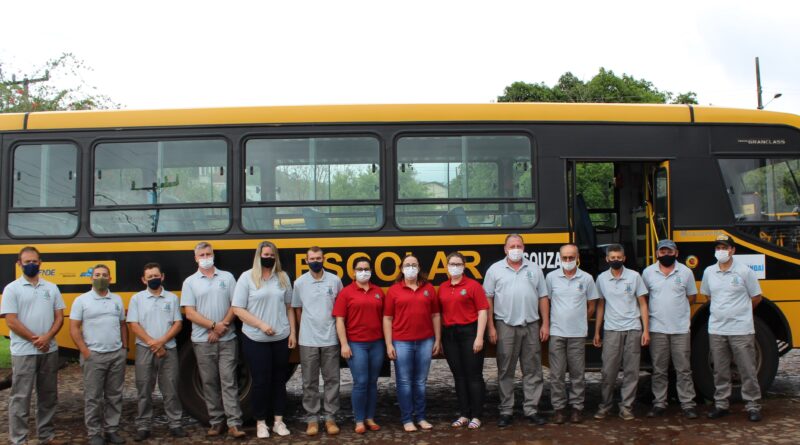 Motoristas do Transporte Escolar de Mondaí recebem novo uniforme