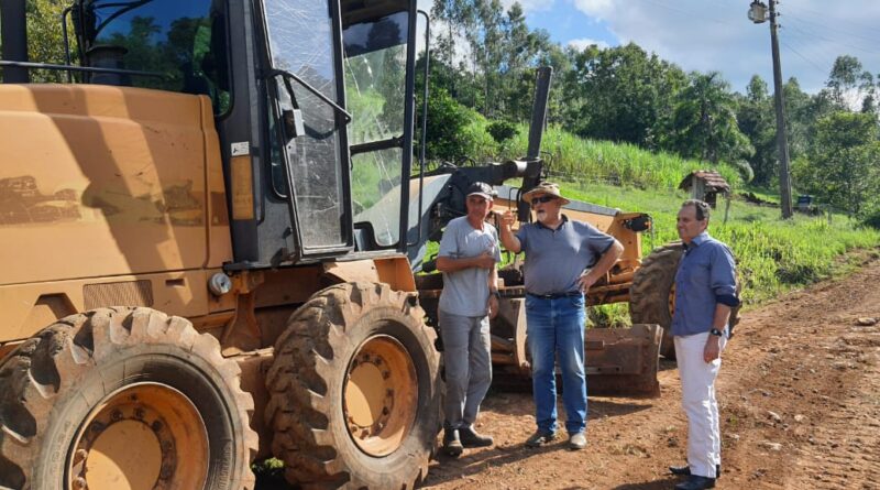 Secretaria de Obras segue com melhorias nas estradas do interior de Mondaí