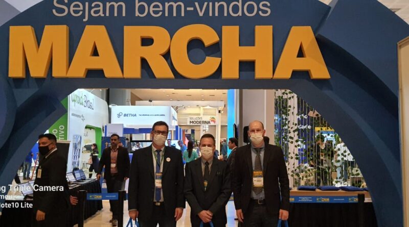 Prefeito Valdir Rubert, Vice-prefeito Alzir Slaviero e o Secretário da Administração Eliseu Bohn, em Brasília participando da XXIII Marcha dos Prefeitos.