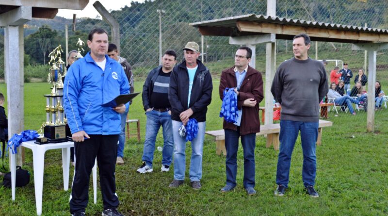 Secretário do Esporte, Gilmar Studt, nomeia as equipes vencedoras