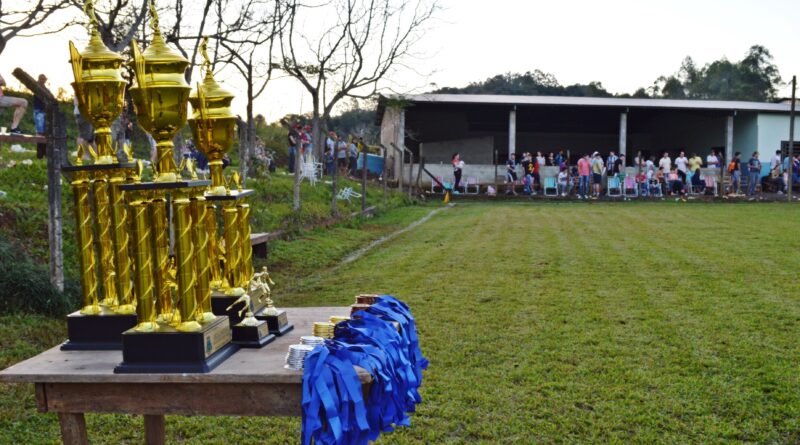 A entrega da premiação foi realizada pelo Prefeito, Valdir Rubert, pelo Vice, Alzir Slaviero, e pelos vereadores que estavam presentes no evento