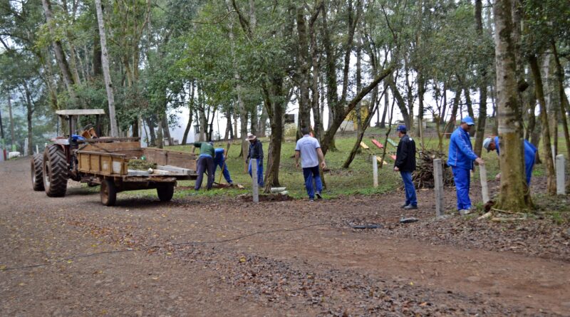 Setor de Urbanismo realiza recuperação da Área de Lazer de Mondaí