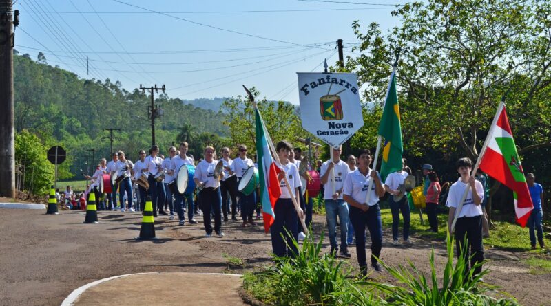 Escola de Laju promove desfile cívico