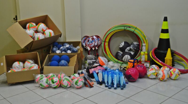 Secretaria Municipal da Educação realiza entrega de novos equipamentos esportivos para as escolas