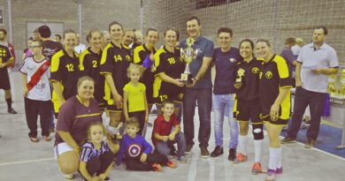 Equipe das Romeiras leva o ouro na final do municipal de futsal na categoria maduras