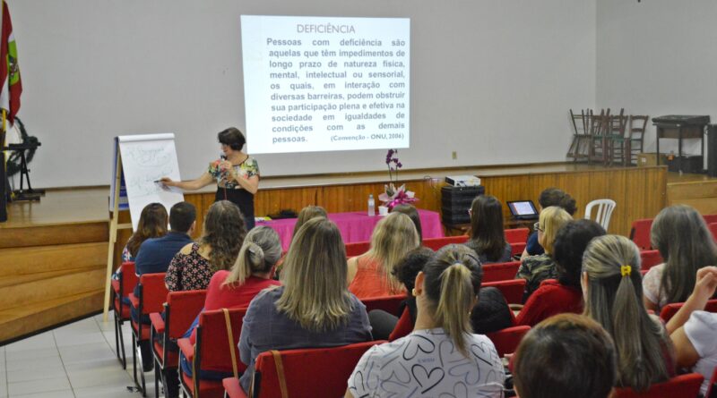 Secretaria Municipal da Educação viabiliza Curso de Capacitação para Professores da Rede Municipal