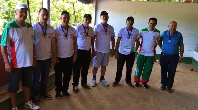 Equipe Ciricar Veículos conquista o ouro no Municipal de Bocha Rolada