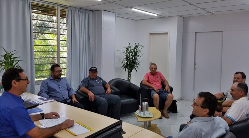 Diretoria da Associação São Jorge de Linha Catres visitam Administração Municipal