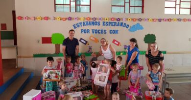 Escola de Laju e Creche Sonho Encantado recebem brinquedos novos para educação infantil