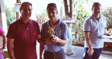 Prefeito Valdir Rubert entrega premiação na final do Campeonato Municipal de Bocha 48