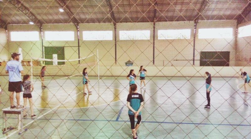 Secretaria Municipal de Esporte de Mondaí promove Amistoso com as equipes da Escolinha de Vôlei