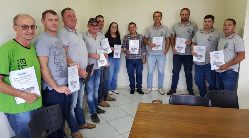 Secretaria Municipal da Educação de Mondaí se reúne com Motoristas do Transporte Escolar