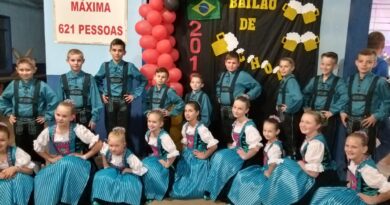 Grupo de Dança Infanto Juvenil “Lieb und Freude” de Catres inaugura Novo Traje Típico com auxílio do Governo de Mondaí