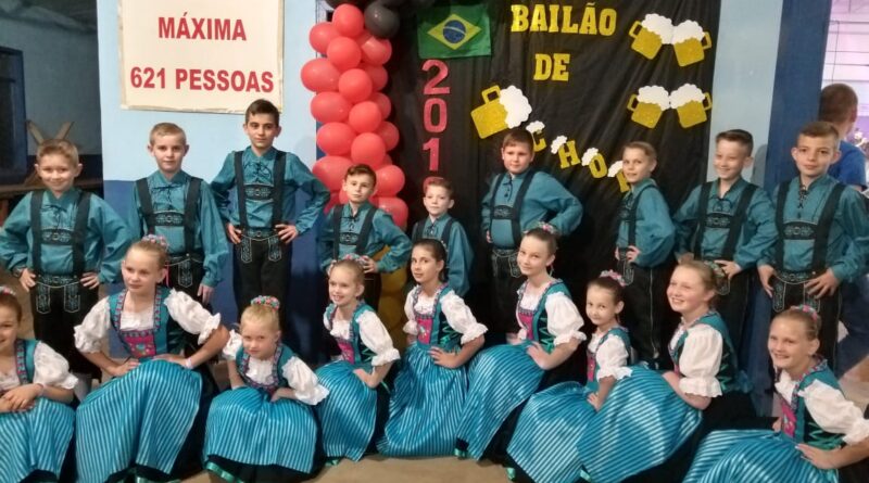 Grupo de Dança Infanto Juvenil “Lieb und Freude” de Catres inaugura Novo Traje Típico com auxílio do Governo de Mondaí