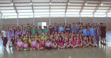 Secretaria Municipal da Educação de Mondaí entrega Novos Uniformes Esportivos aos alunos das Escolas Municipais