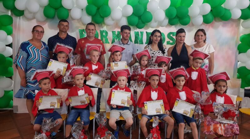 Escola Municipal de Laju realiza formatura dos alunos do Pré-Escolar