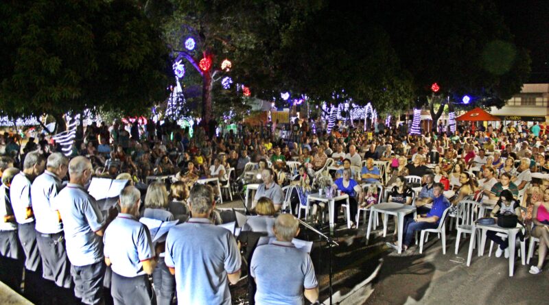 Orquestra de Itapiranga reúne centenas de pessoas na Praça Central