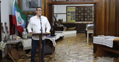 Administração Municipal de Mondaí participa de Lançamento de Livro que conta a História de Paul Ramminger, um imigrante alemão no Oeste Catarinense