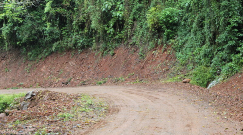 Alargamento de curvas na estrada.