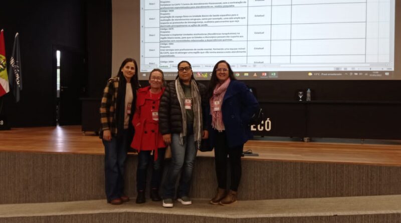 Delegadas representando Mondaí na Conferência Macrorregional de Saúde Mental.