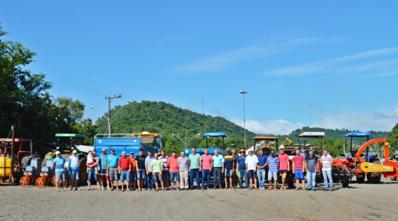 Entrega das máquinas para o setor da agricultura