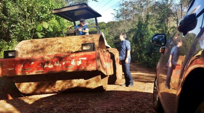 Prefeito Valdir Rubert e Vice Alzir Slaviero acompanham obras na Linha Tigre