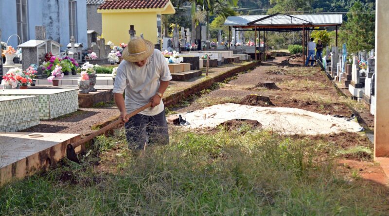 Frentes de trabalho realizam obras no cemitério municipal de Mondaí