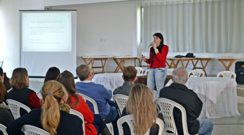 Enfermeira Especialista em Saúde Coletiva, Lisiane Rukhaber, trás palestra sobre Programas Implantados no Município