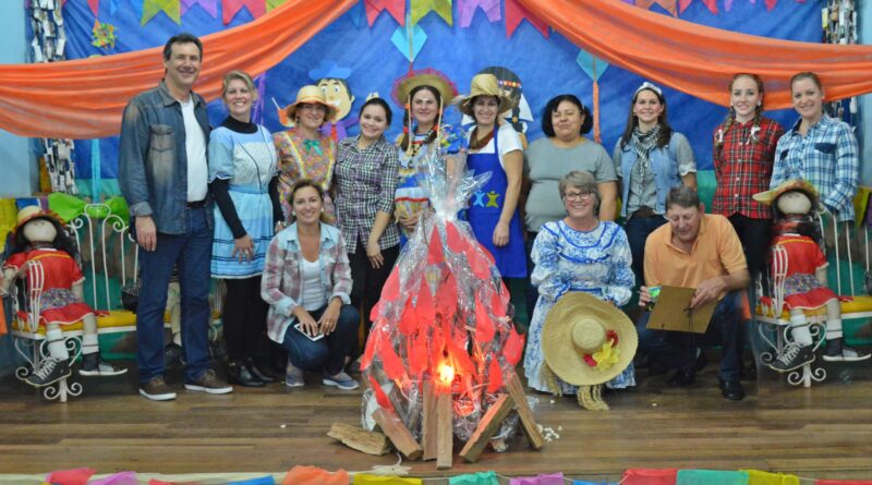 Centro de Referência de Assistência Social oferece festa junina aos beneficiários