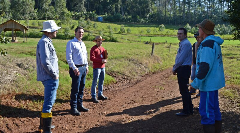 Engenheiros da EPAGRI apresentam sistema de Piqueteamento à Administração Municipal