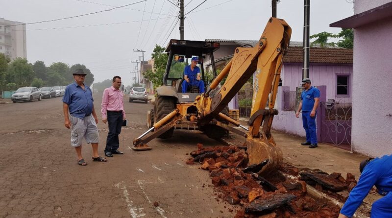 O Departamento Rodoviário Municipal está realizando diversas obras de melhorias no município