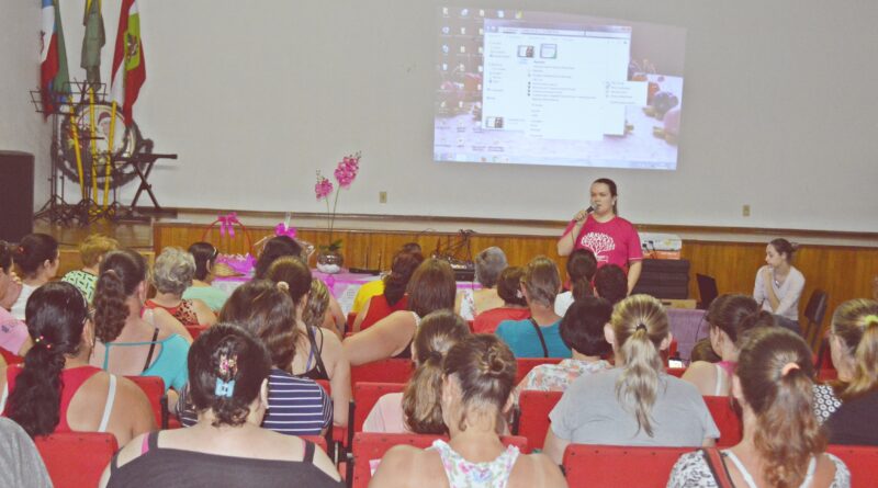 CAPS realiza palestra de conscientização dos cuidados à saúde da mulher