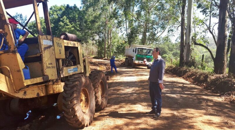 Prefeito, Valdir Rubert e Vice, Alzir Slaviero acompanham as obras na Beira Rio