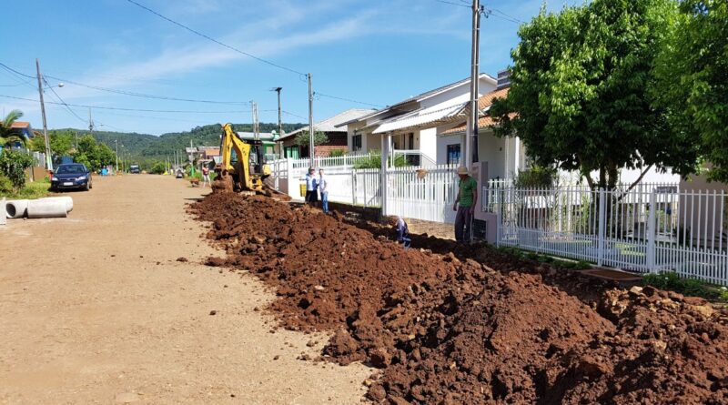 DRM realiza implantação de tubulação no Bairro Capivara