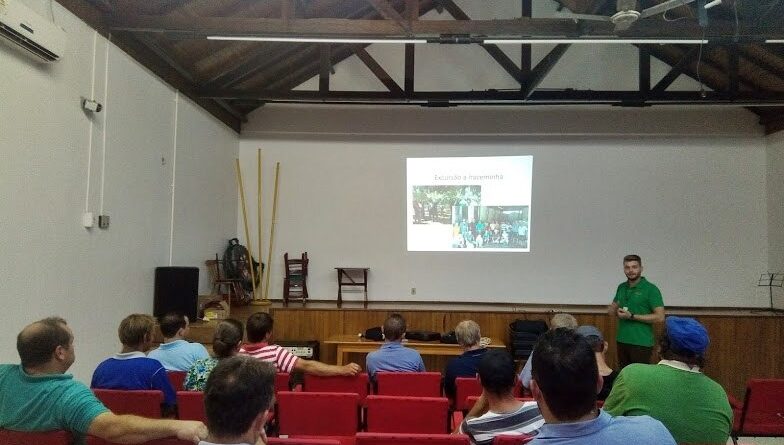 Agricultores se interessam pelo projeto de vitivinicultura