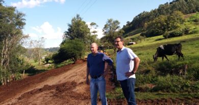 Prefeito Valdir Rubert acompanha obras no município