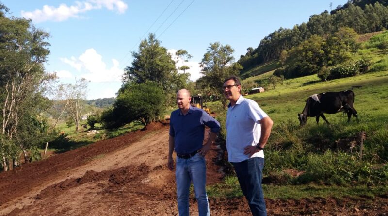 Prefeito Valdir Rubert acompanha obras no município
