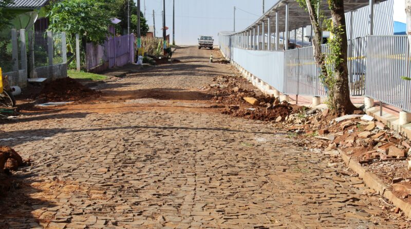 Obras de melhorias acontecem na rua Ipanema, no bairro Capivara