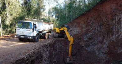 Departamento Rodoviário Municipal intensifica obras nas comunidades de Linha Leãozinho, Laju e Mondaizinho
