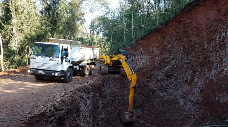 Departamento Rodoviário Municipal intensifica obras nas comunidades de Linha Leãozinho, Laju e Mondaizinho