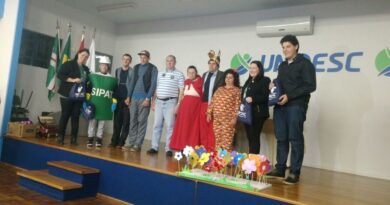 Pacientes do CAPS de Mondaí participam de abertura de evento da UNOESC