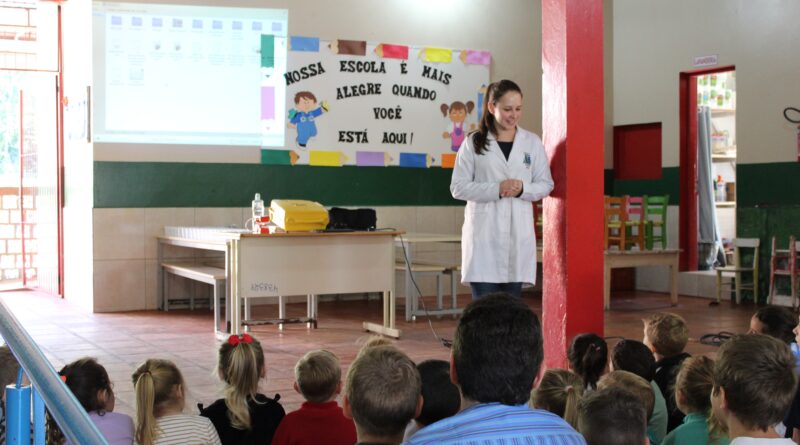 Alunos da Escola de Laju recebem palestra sobre Higienização Bucal