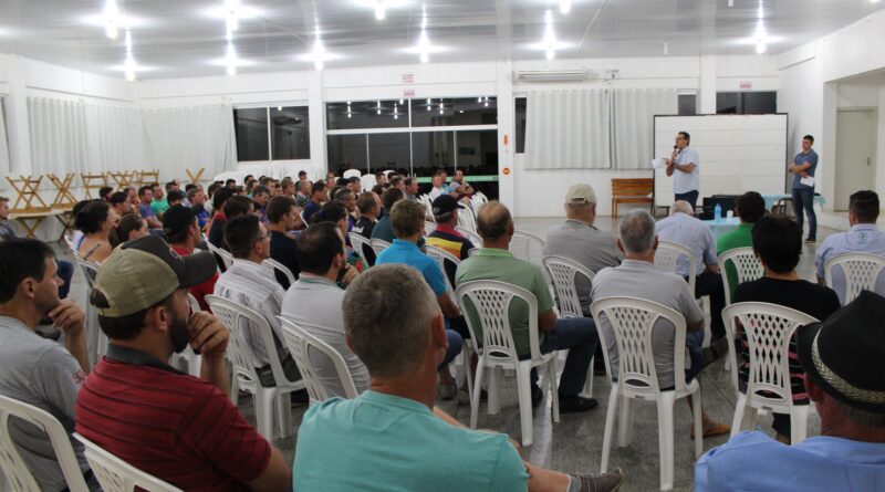 Palestra sobre Melhoramento Genético reúne diversos produtores de Mondaí