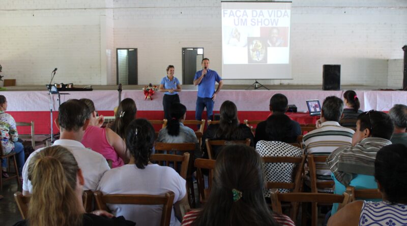 Governo de Mondaí realiza encontro com palestra e confraternização para as famílias contempladas com os serviços de Assistência Social