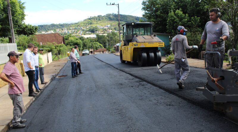 Governo de Mondaí realiza Asfaltamento em Três novas Ruas da Cidade