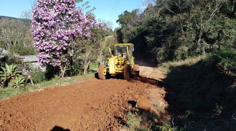 Secretaria de Obras Urbanismo e Serviços Públicos realiza melhorias no interior de Mondaí