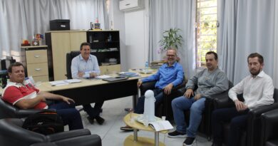 Administração Municipal se reúne com Empresas K&K e Aurora Solar e falam sobre instalação de Usina Solar em Mondaí