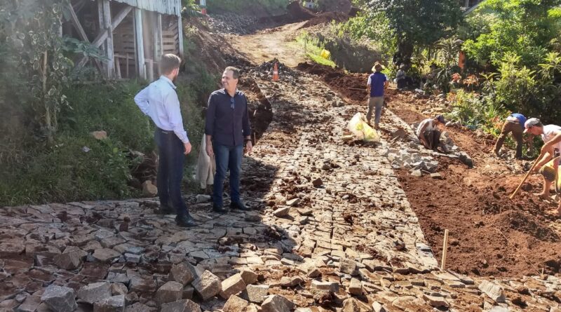 Governo de Mondaí realiza Calçamento na Rua Waldemar Muller