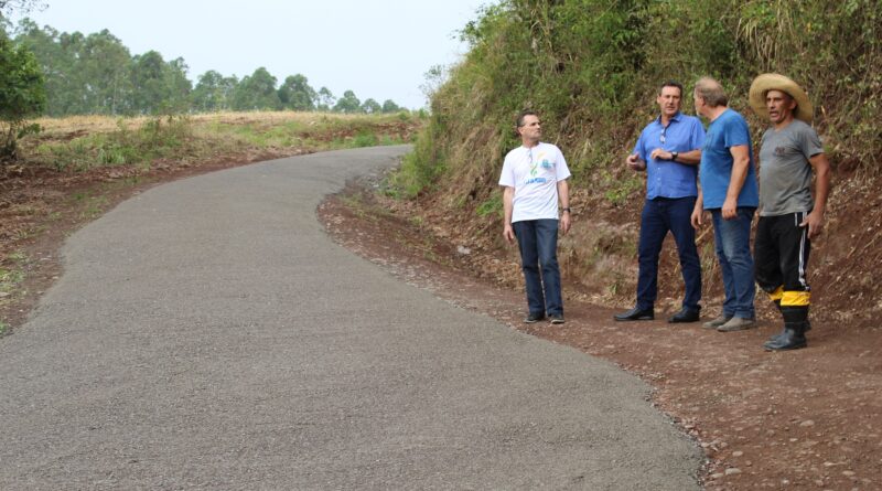 Governo de Mondaí realiza Experimento na realização de Rua de Concreto com Malha de Ferro no Interior